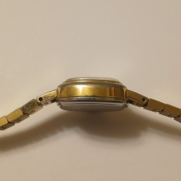 Vintage Jules Jurgensen Women\'s Gold Tone Mechanical Wristwatch France Est 1740 main image 13